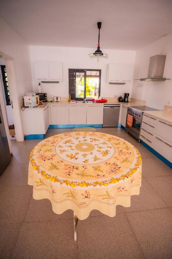 Villa Simone: Sunlit Beach Getaway W/ Pool + Wifi Belle Mare Exterior photo